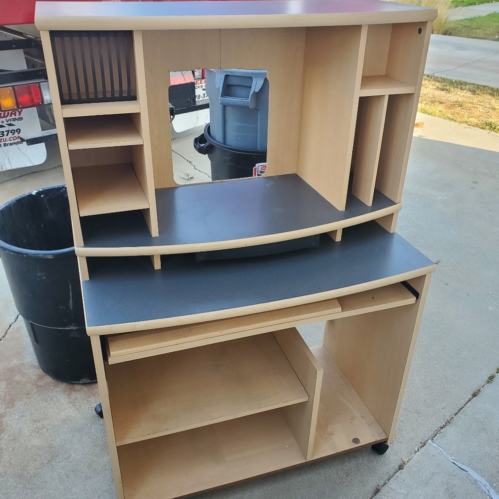COMPUTER DESK